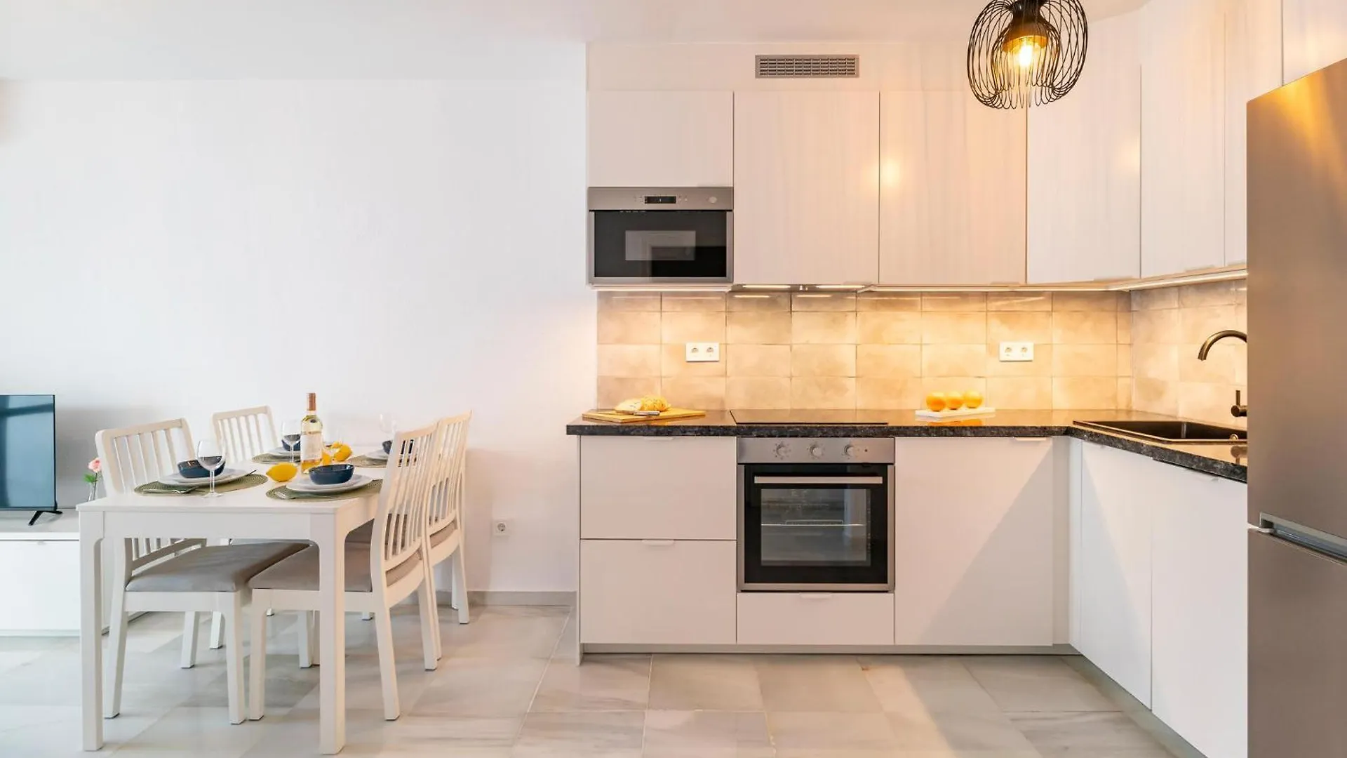Lovely Apartment In Benalmadena With Kitchen 0*,  Espanha