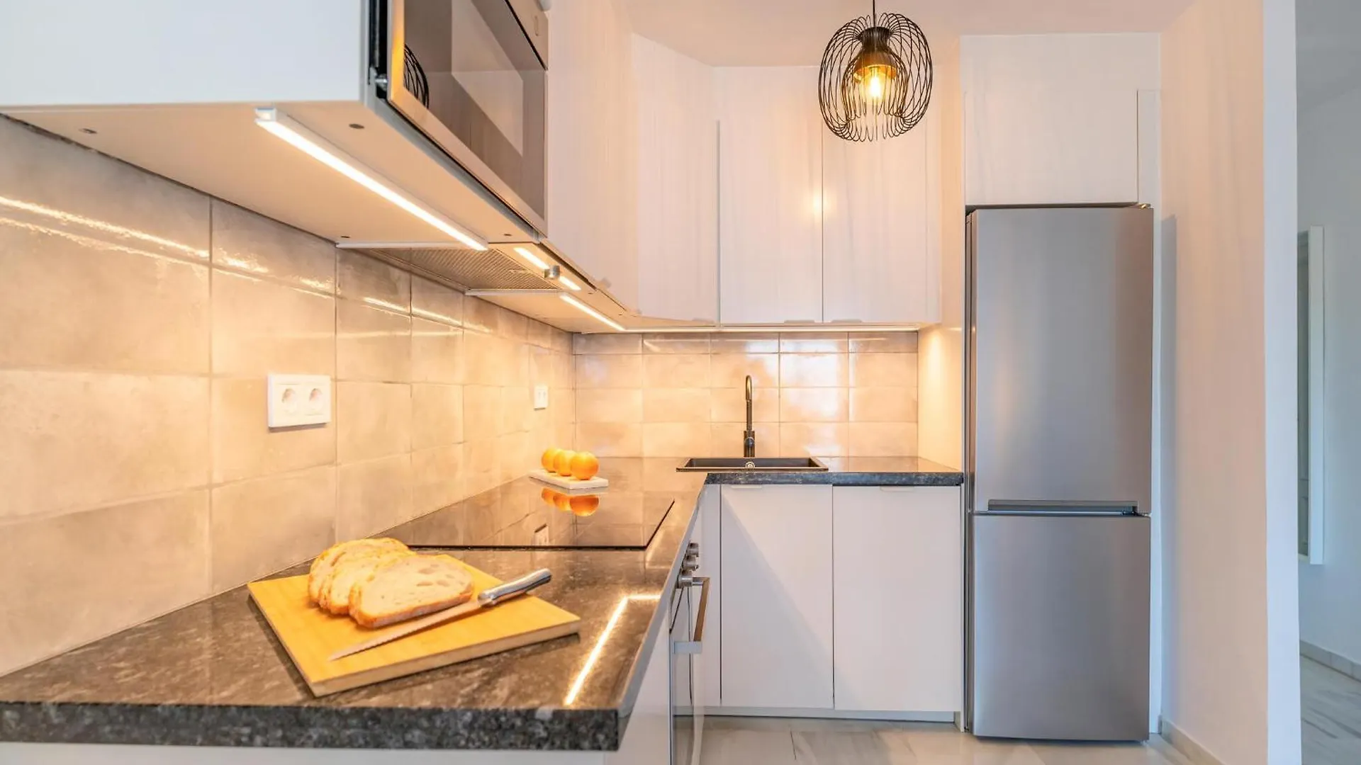 Lovely Apartment In Benalmadena With Kitchen Espanha