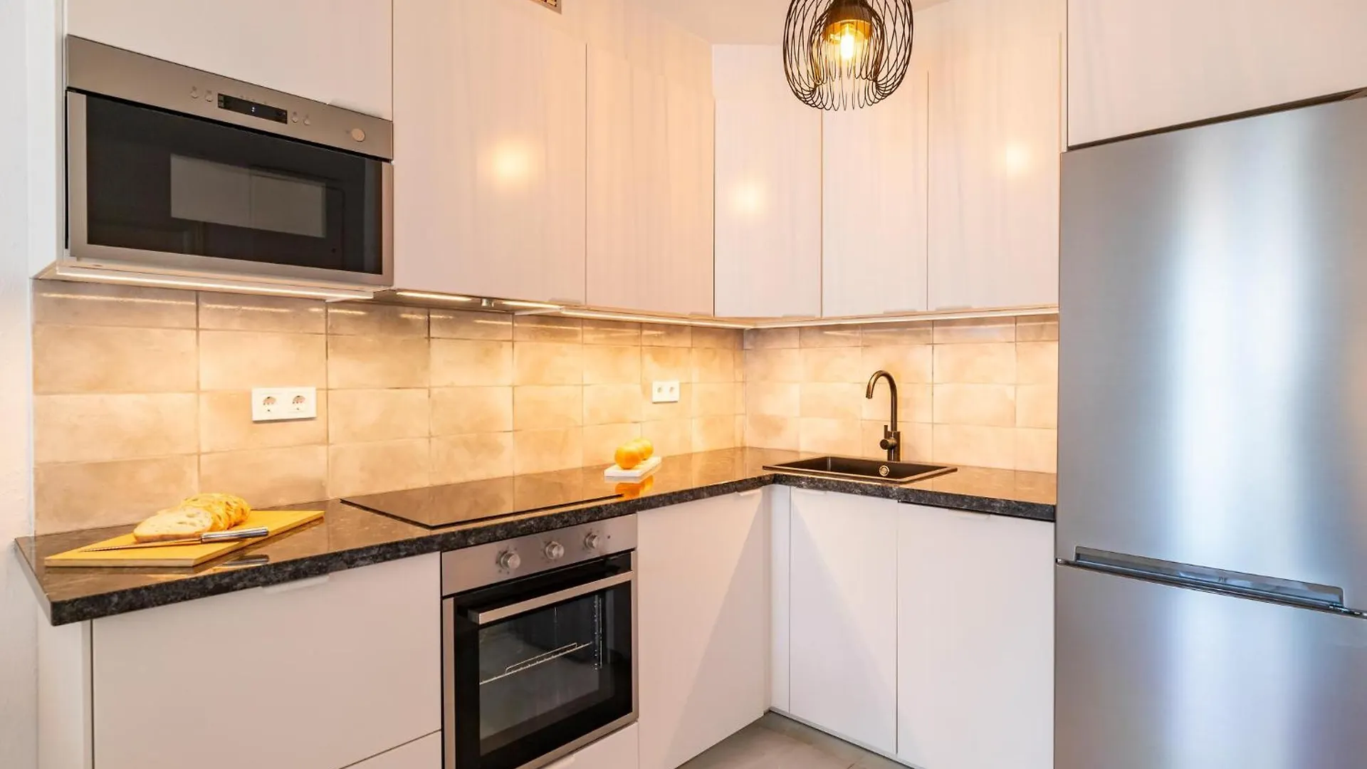 Lovely Apartment In Benalmadena With Kitchen Espanha
