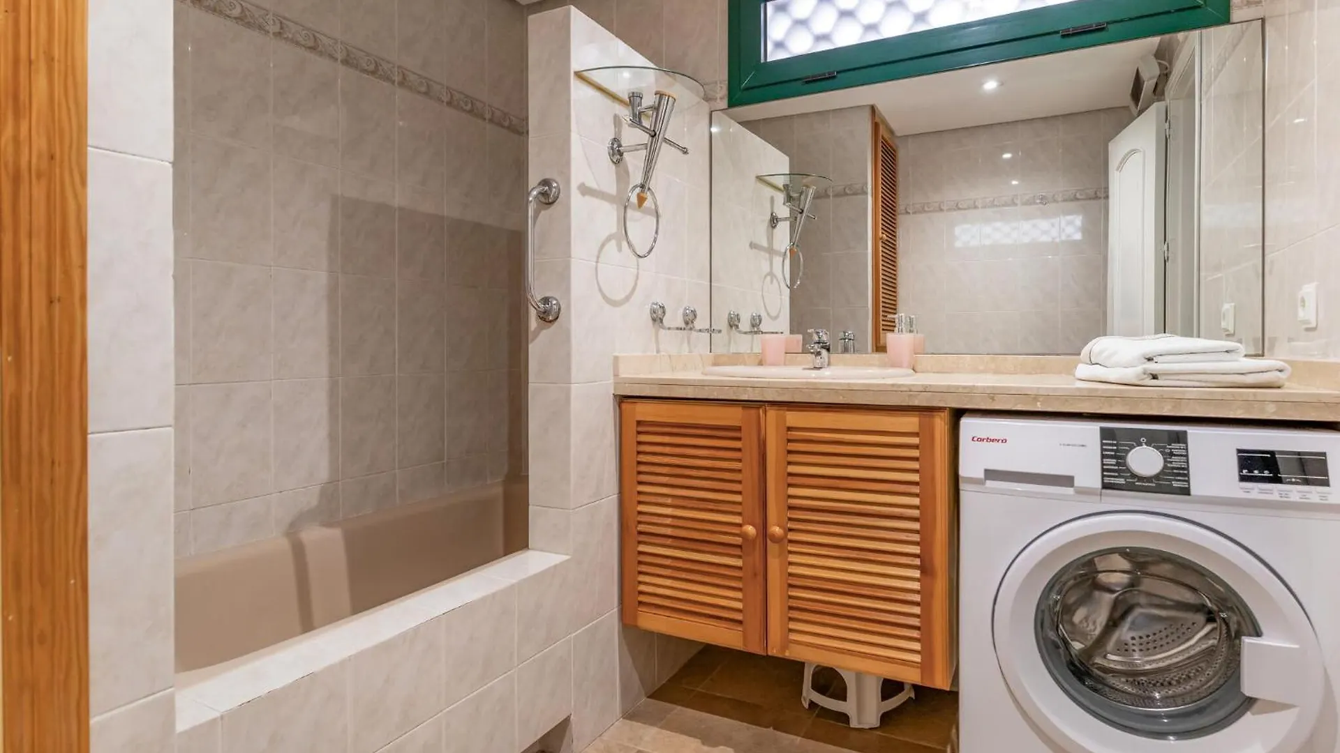 Lovely Apartment In Benalmadena With Kitchen